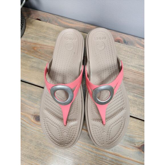 Crocs Sanrah Matte Circle Wedge Flip Sandal Women's Size 9 Coral/Tumbleweed - Picture 7 of 7